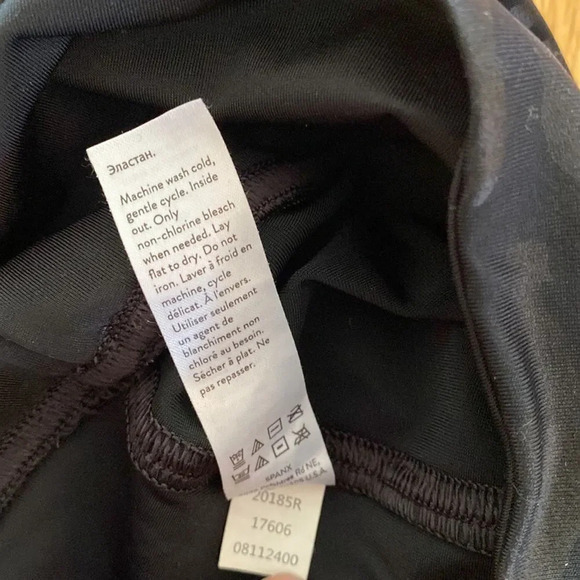 Spanx sz S/P black shiny camo leggings like new condition full length - Picture 7 of 7